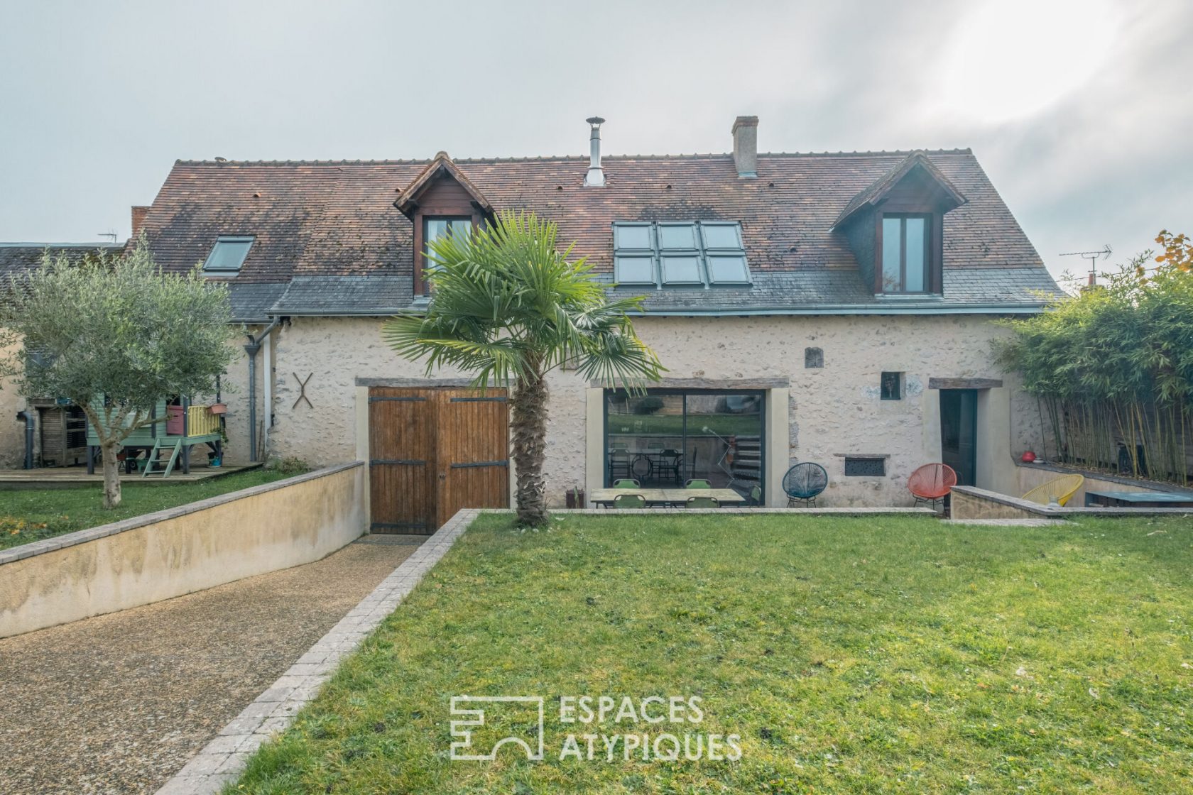 Longère rénovée style industriel en coeur de village