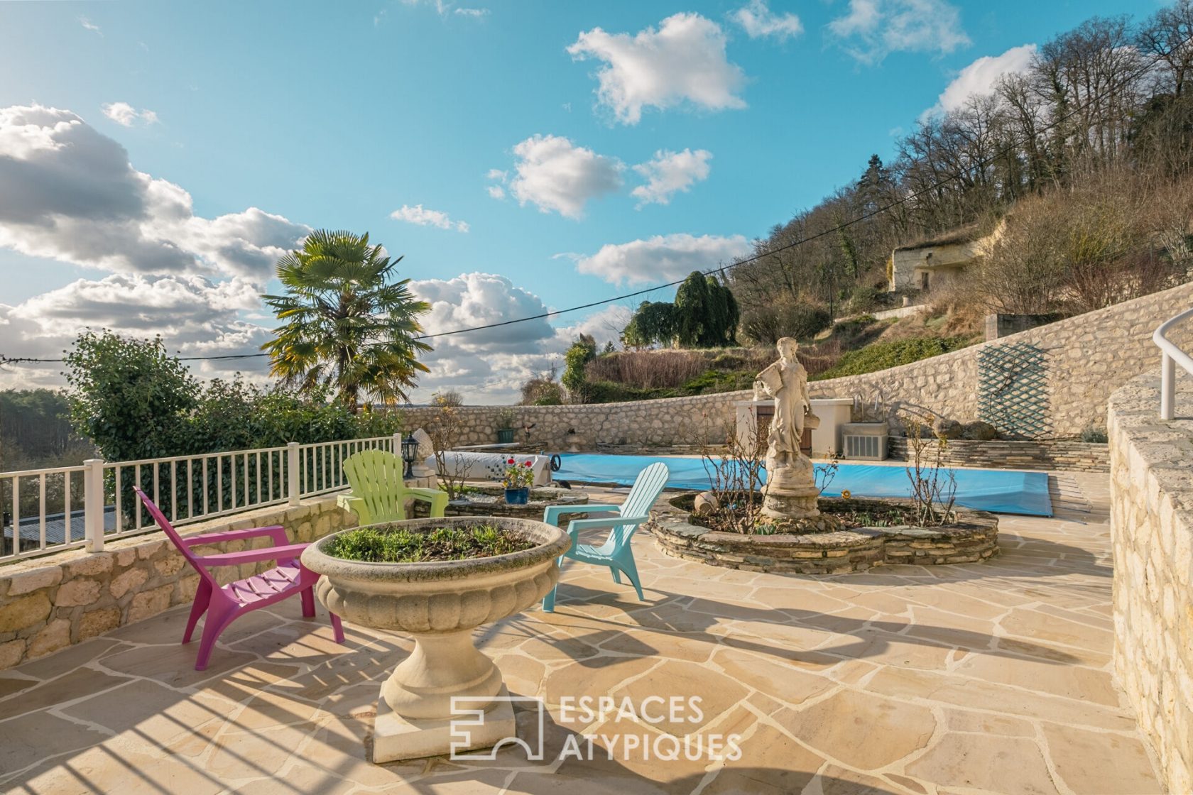 Maison semi Troglodyte avec piscine et sa superbe vue