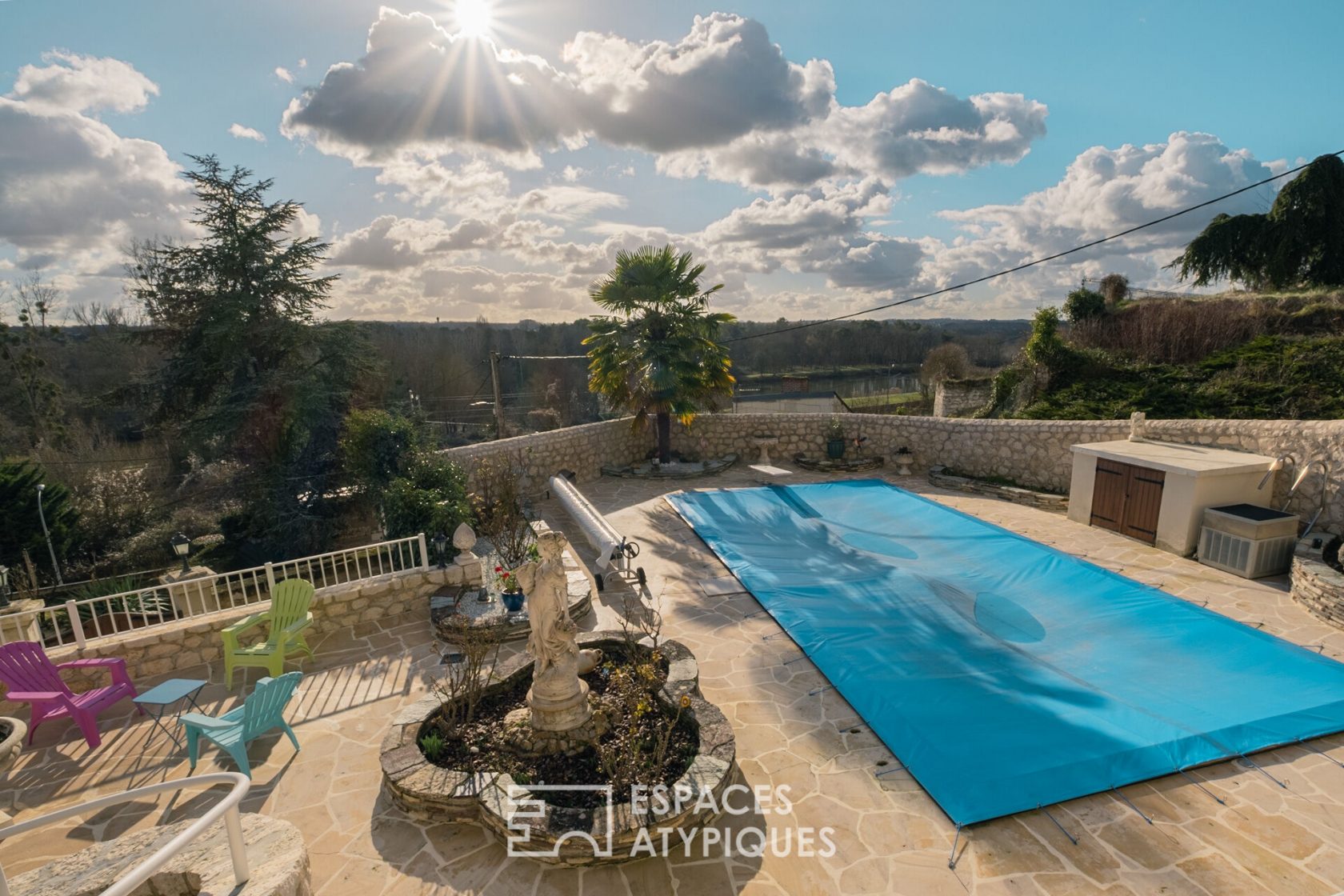 Maison semi Troglodyte avec piscine et sa superbe vue