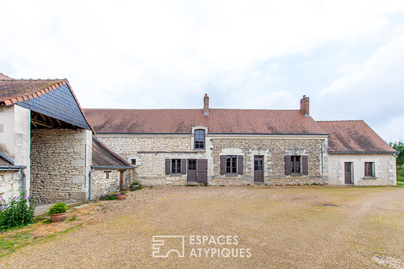 Haras et longère rénovée en Sud Touraine