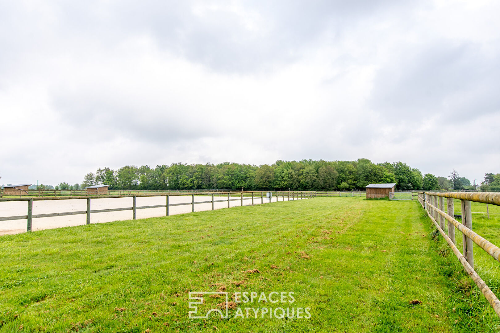 Haras et longère rénovée en Sud Touraine