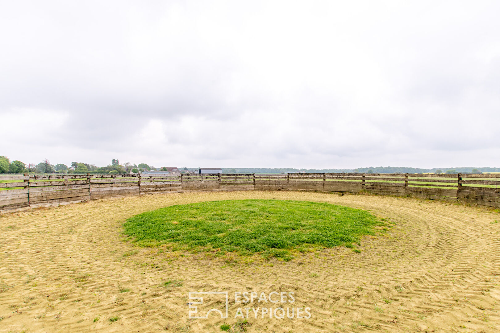 Haras et longère rénovée en Sud Touraine