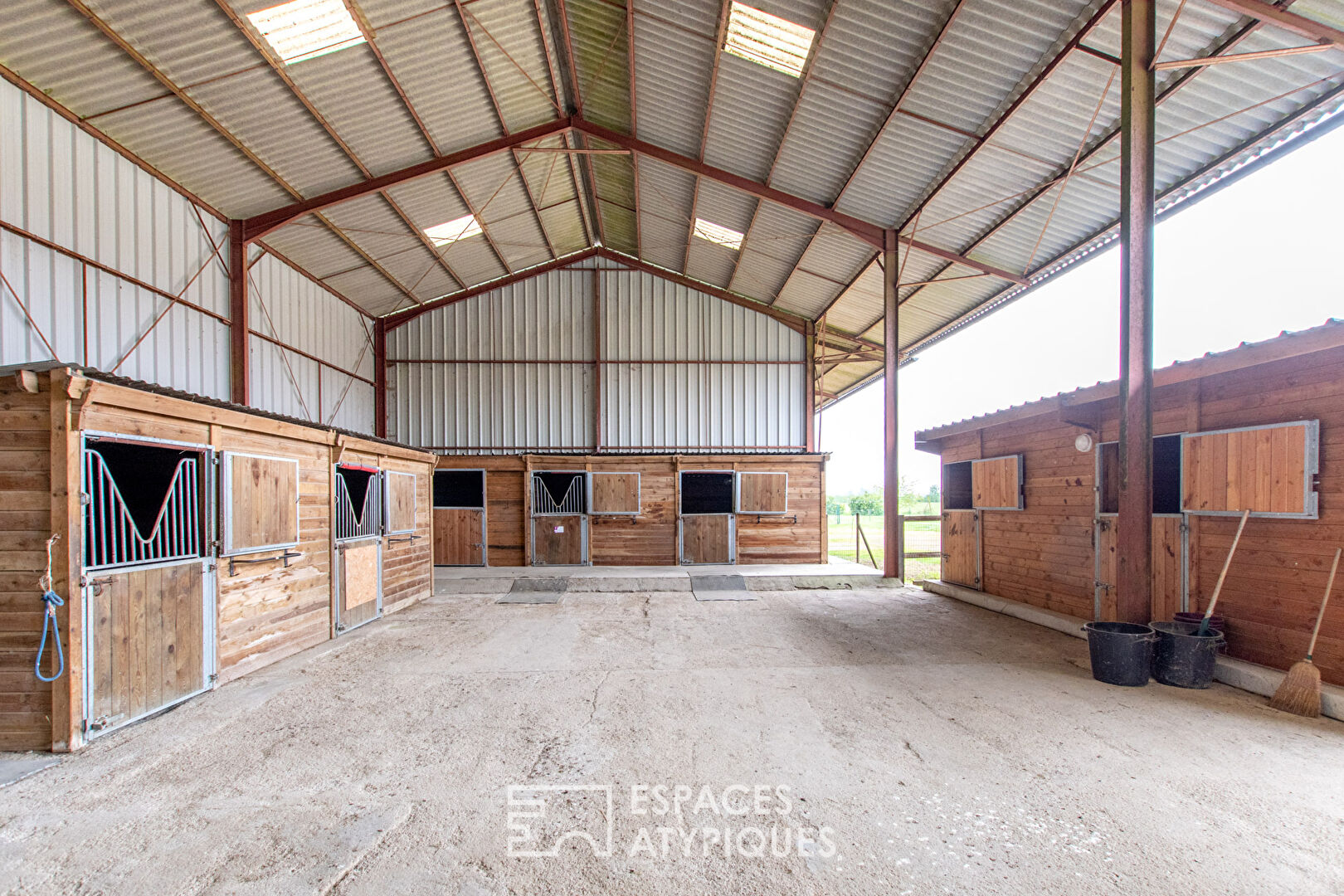 Haras et longère rénovée en Sud Touraine