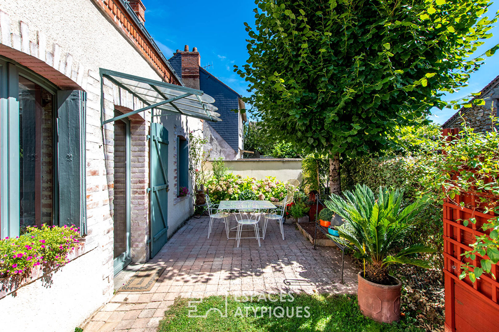 Maison de charme de centre bourg avec jardin