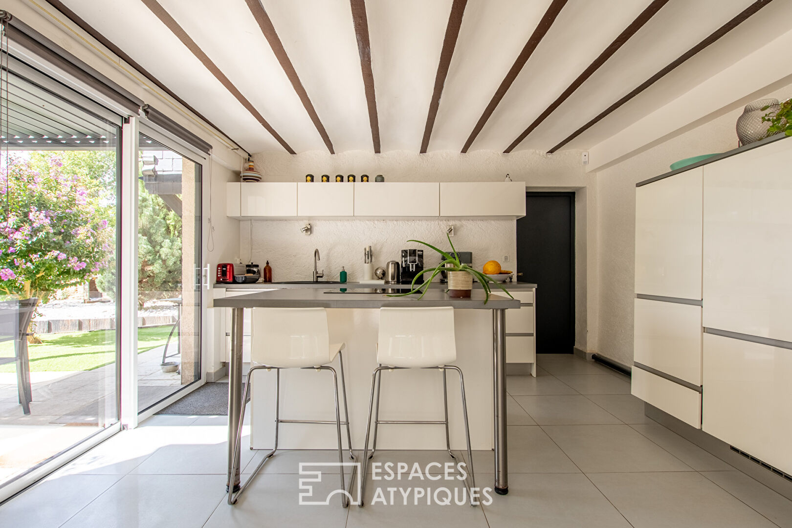 Bâtisse du XIXème et son extension contemporaine avec vue Loire