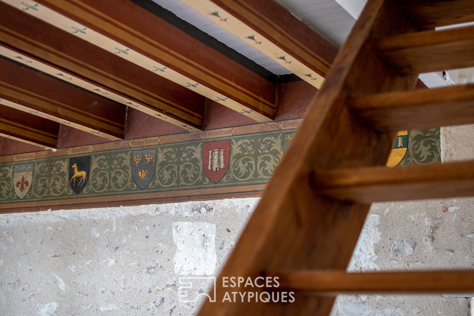 Bâtisse du XIXème et son extension contemporaine avec vue Loire