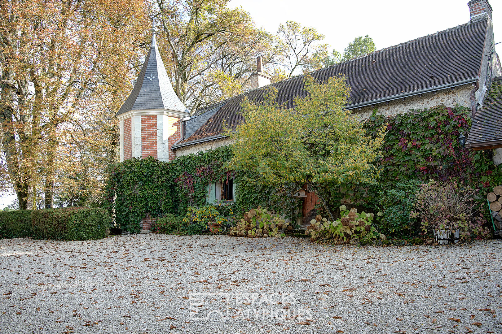 Demeure de charme dans son parc boisé