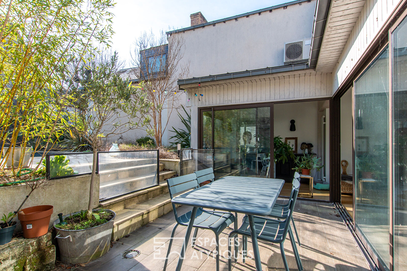 Spacieux duplex avec jardin et piscine