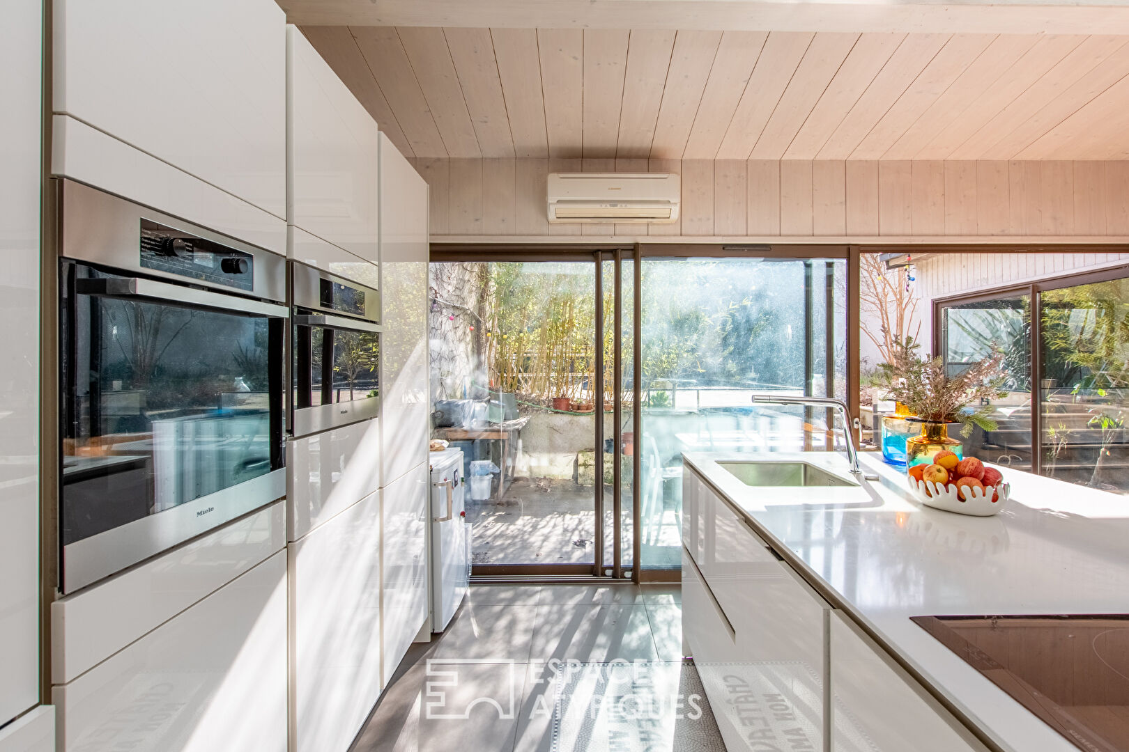 Spacieux duplex avec jardin et piscine