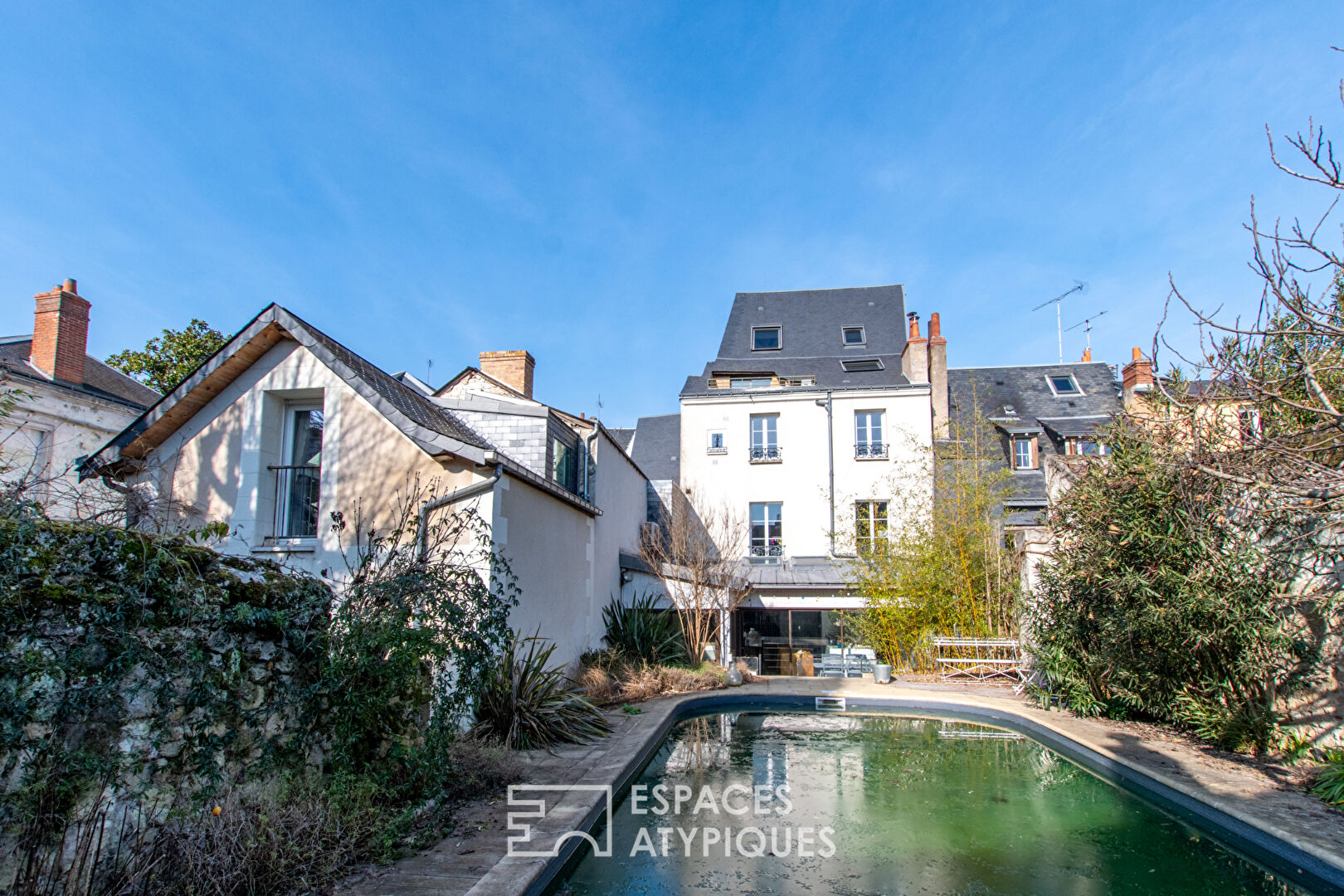 Spacieux duplex avec jardin et piscine