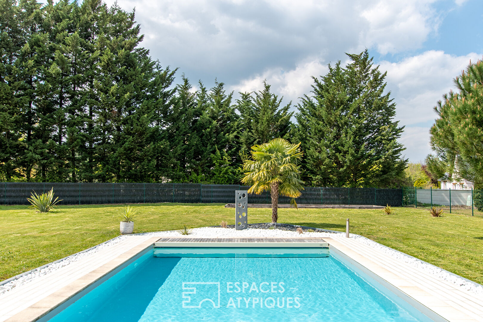 Villa tourangelle contemporaine avec piscine et pool house