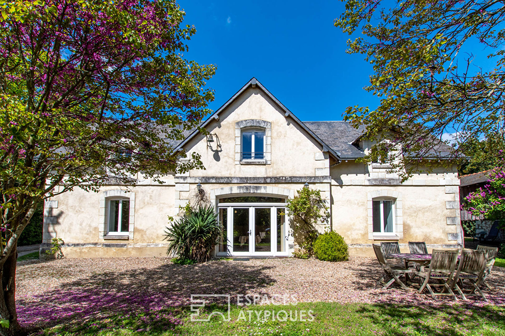 Grand Manor and its outbuildings