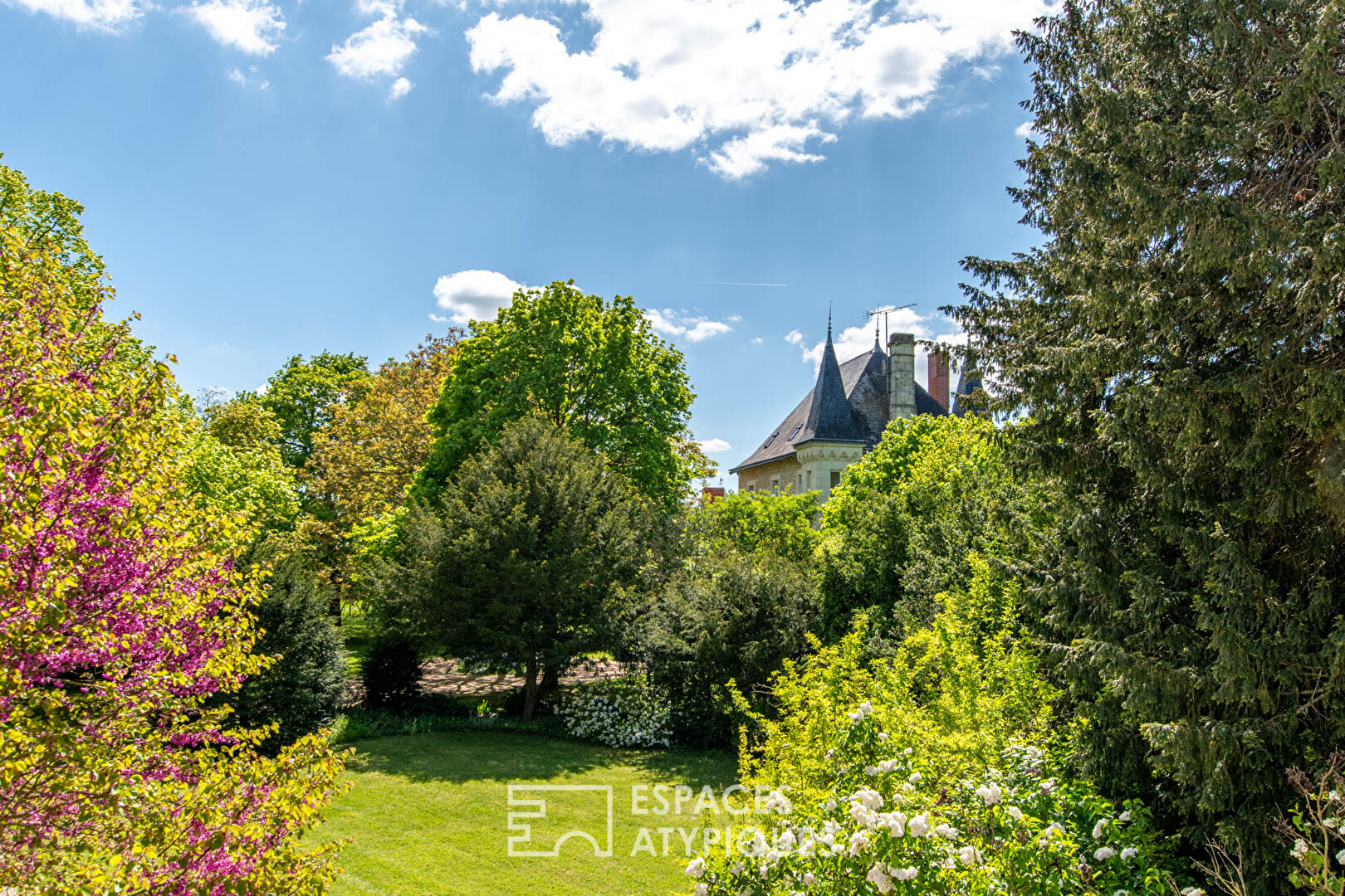 Grand Manor and its outbuildings