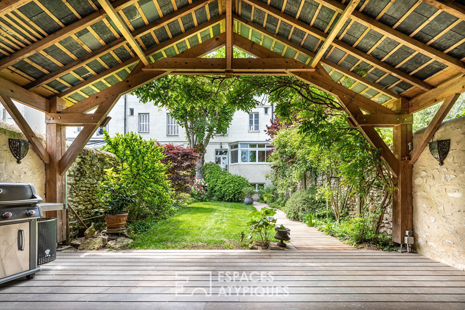 Superbe maison de caractère au coeur de Tours avec jardin et garage