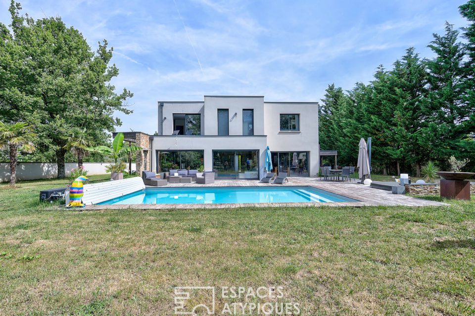 Villa d'architecte contemporaine avec piscine