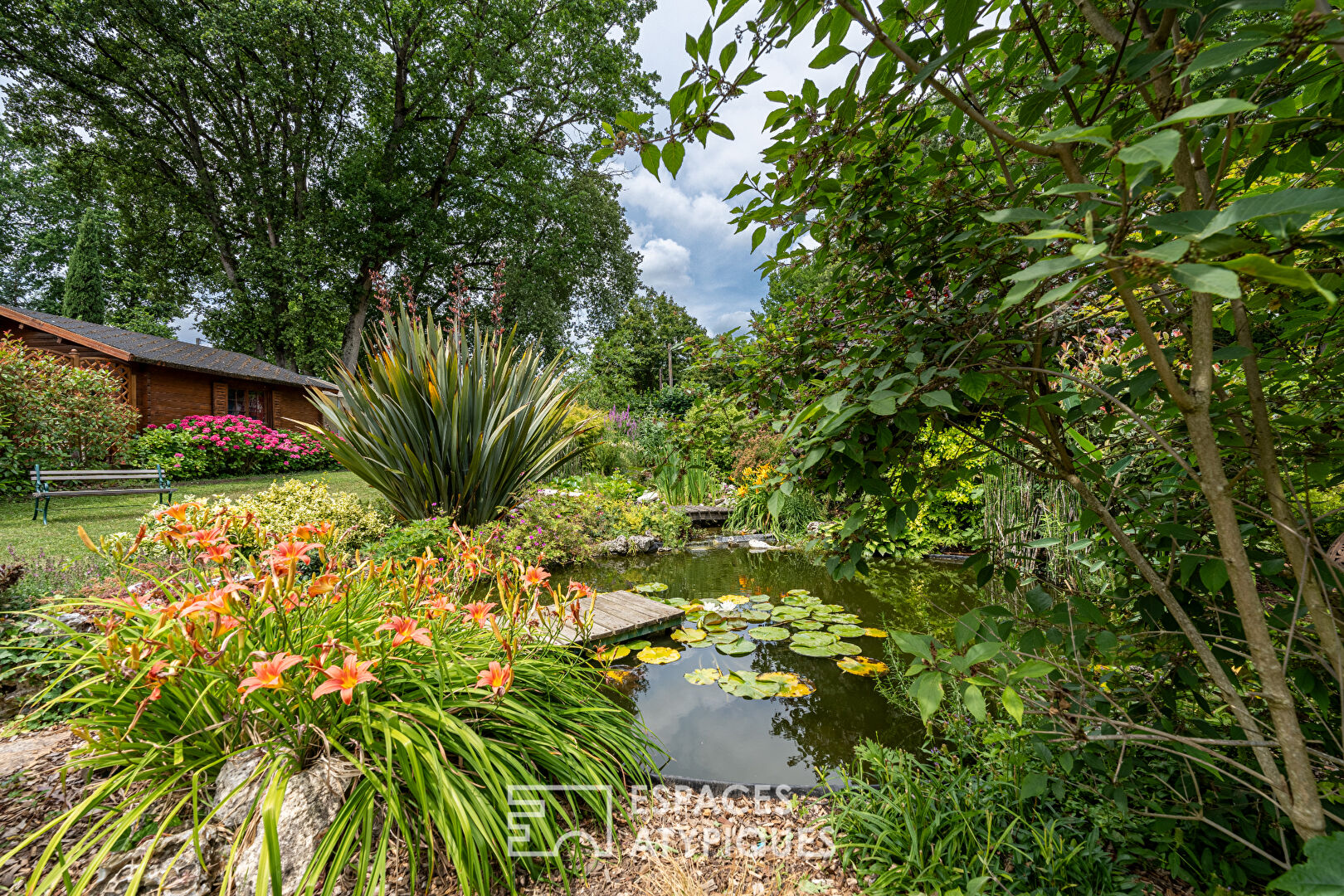 Charming house with swimming pool in its park