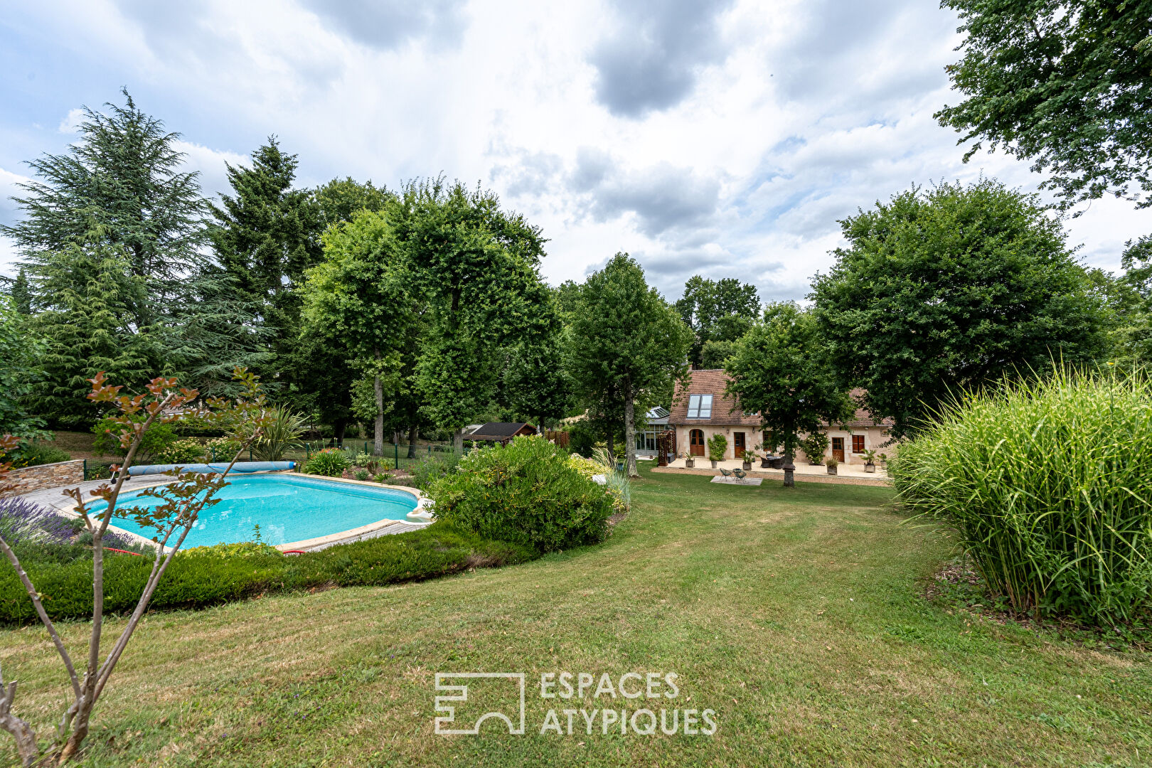 Charming house with swimming pool in its park