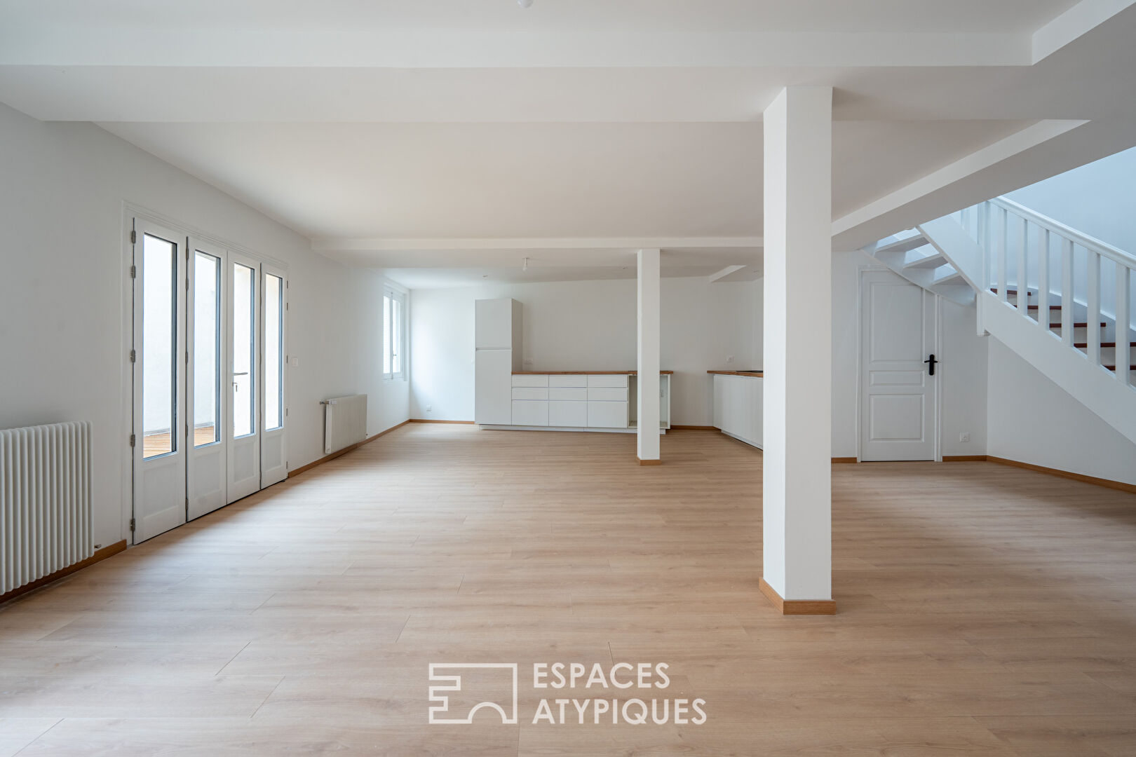 Renovated duplex with terrace in the heart of town