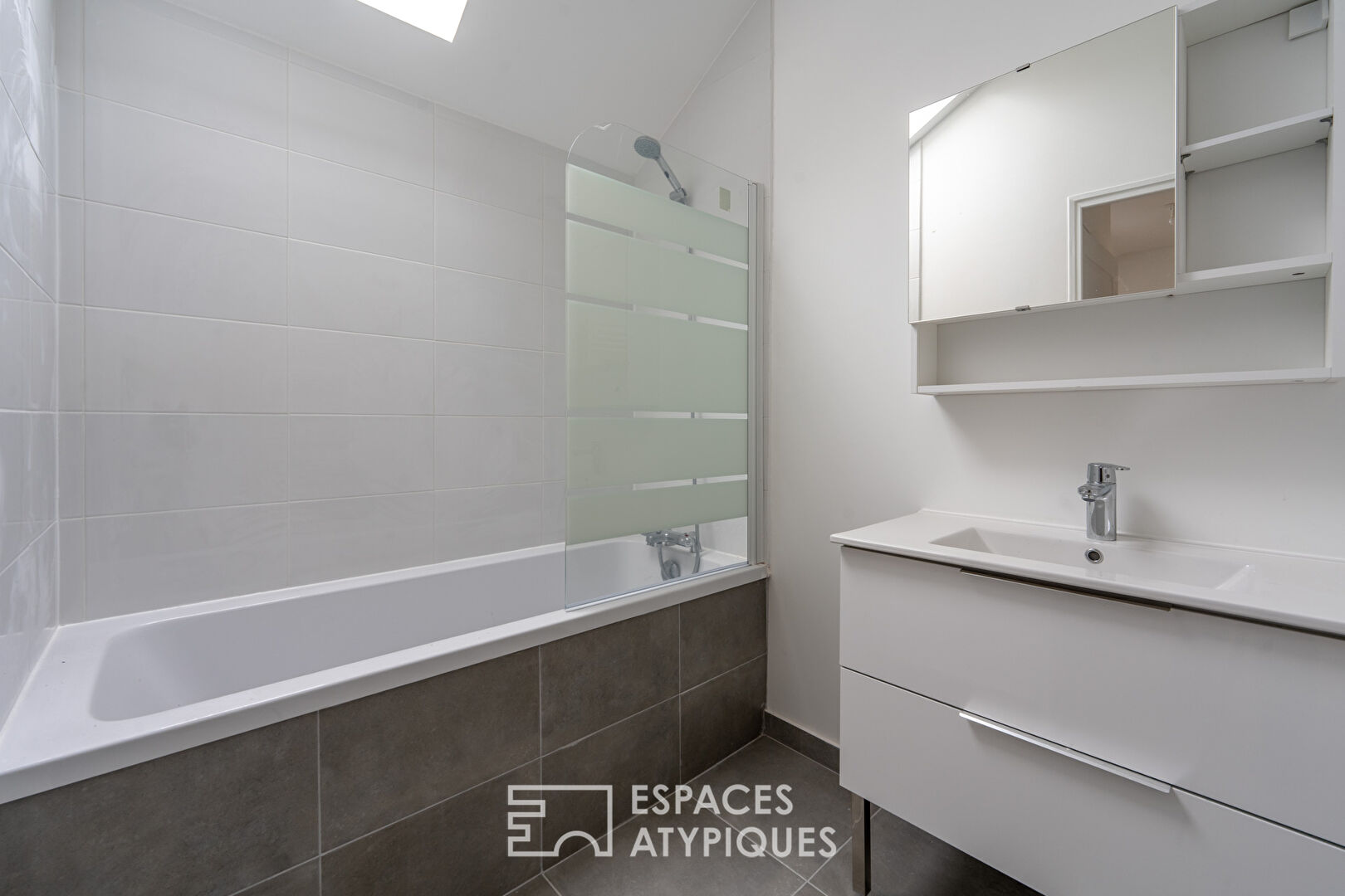 Renovated duplex with terrace in the heart of town
