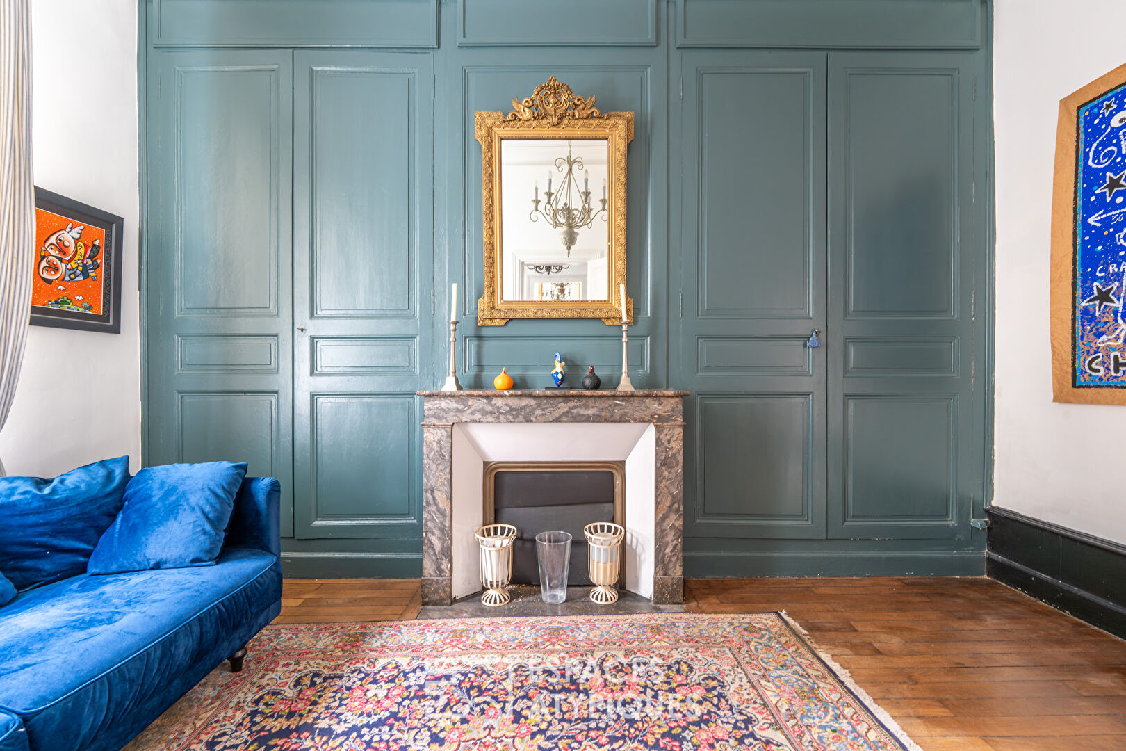 Exceptional character property in the heart of Les Halles
