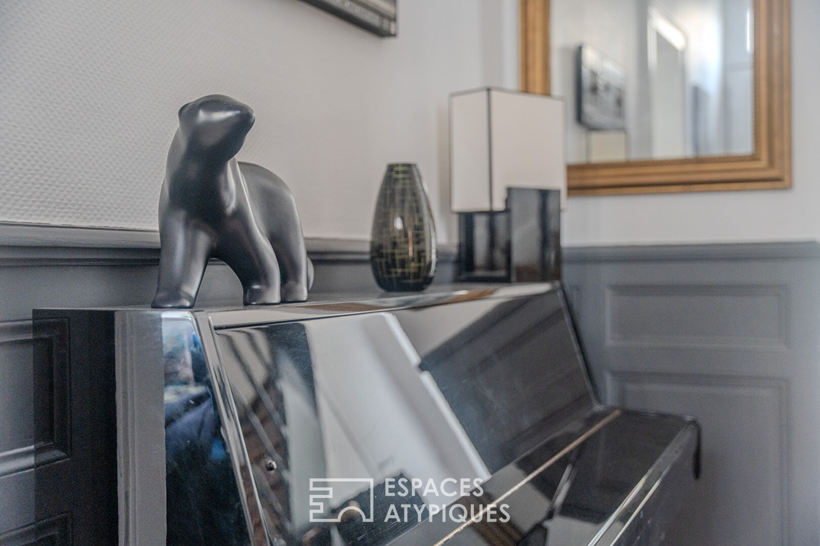 Exceptional character property in the heart of Les Halles