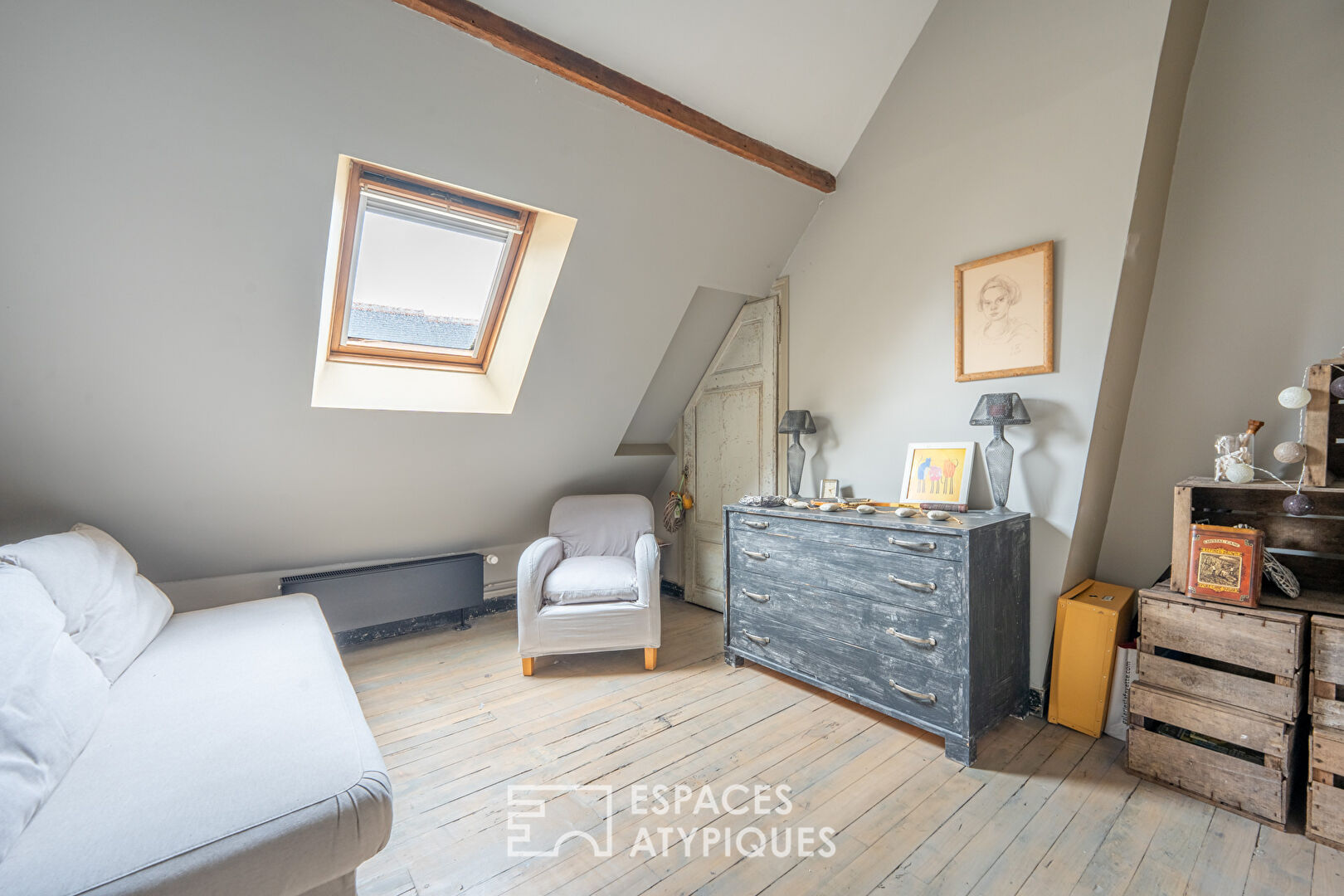 Exceptional character property in the heart of Les Halles