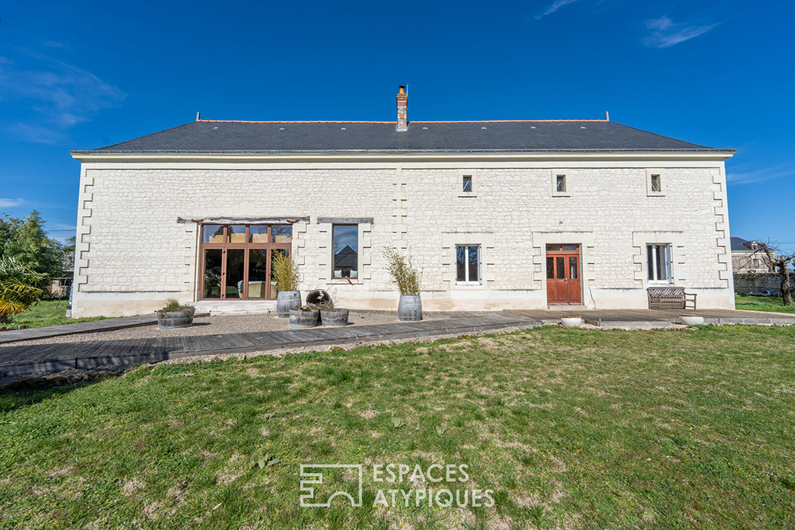 Old renovated barn near Chinon