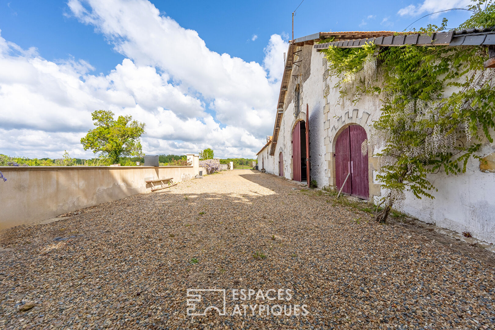 16th century property with privileged view of the Loire