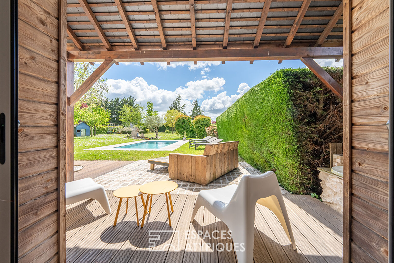 Lumineuse maison familiale avec piscine
