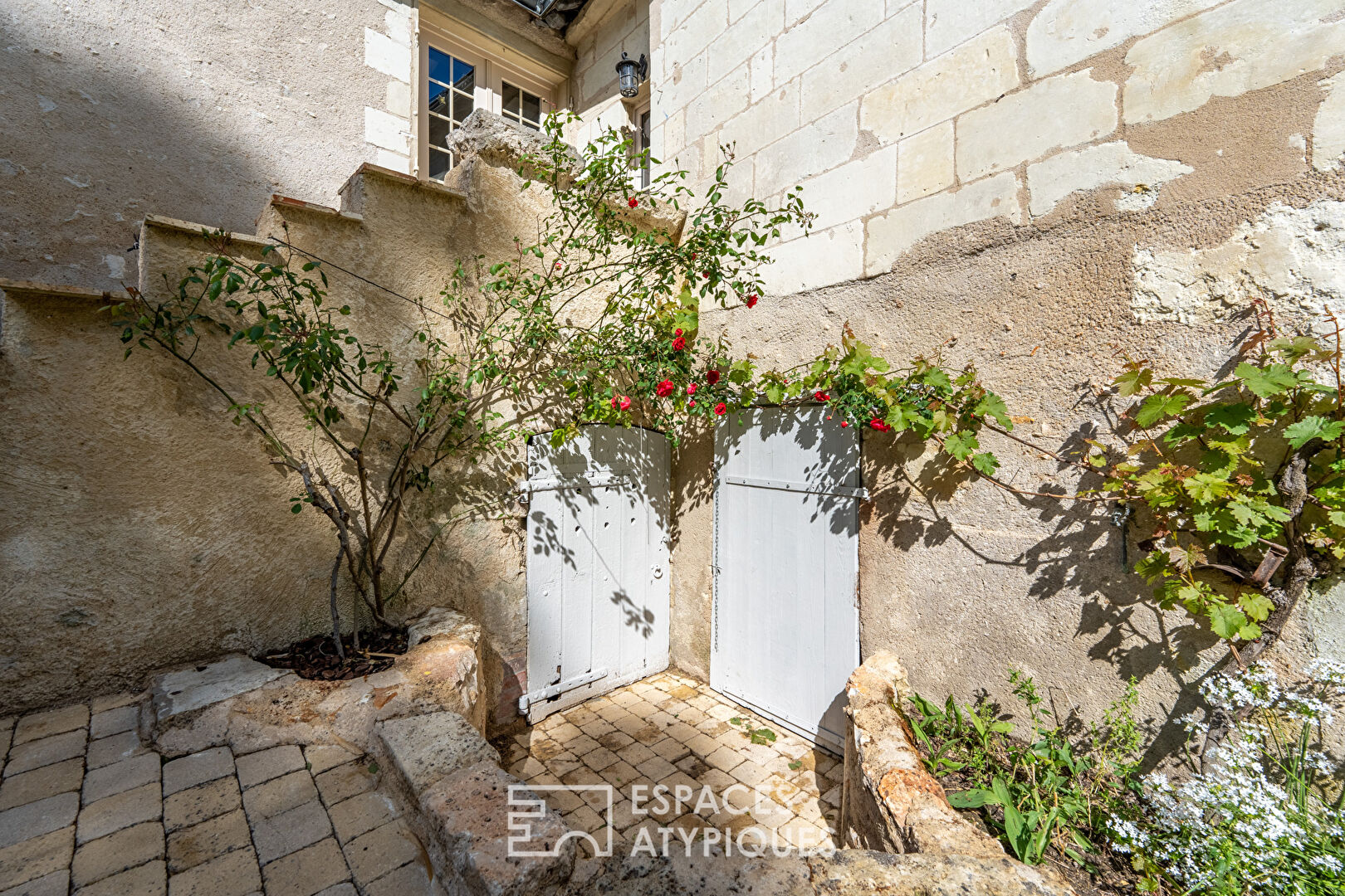 Charming townhouse with garden in Montbazon