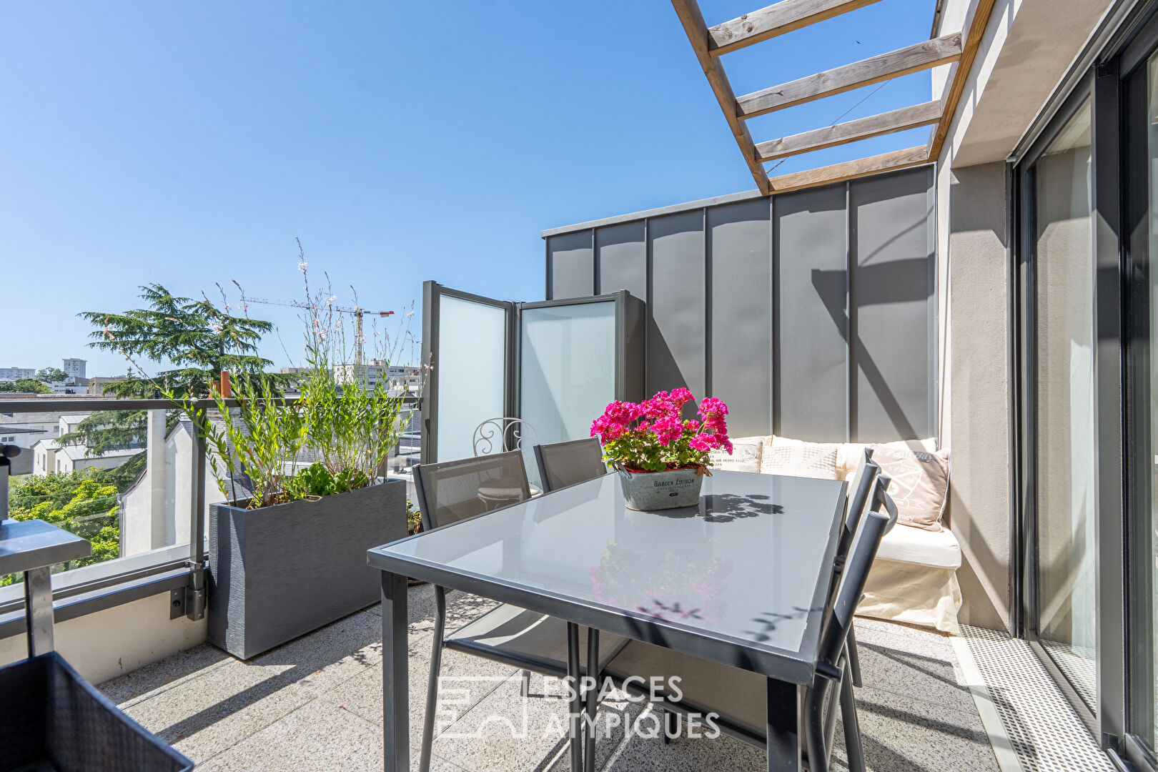 Appartement en dernier étage avec terrasses et parkings