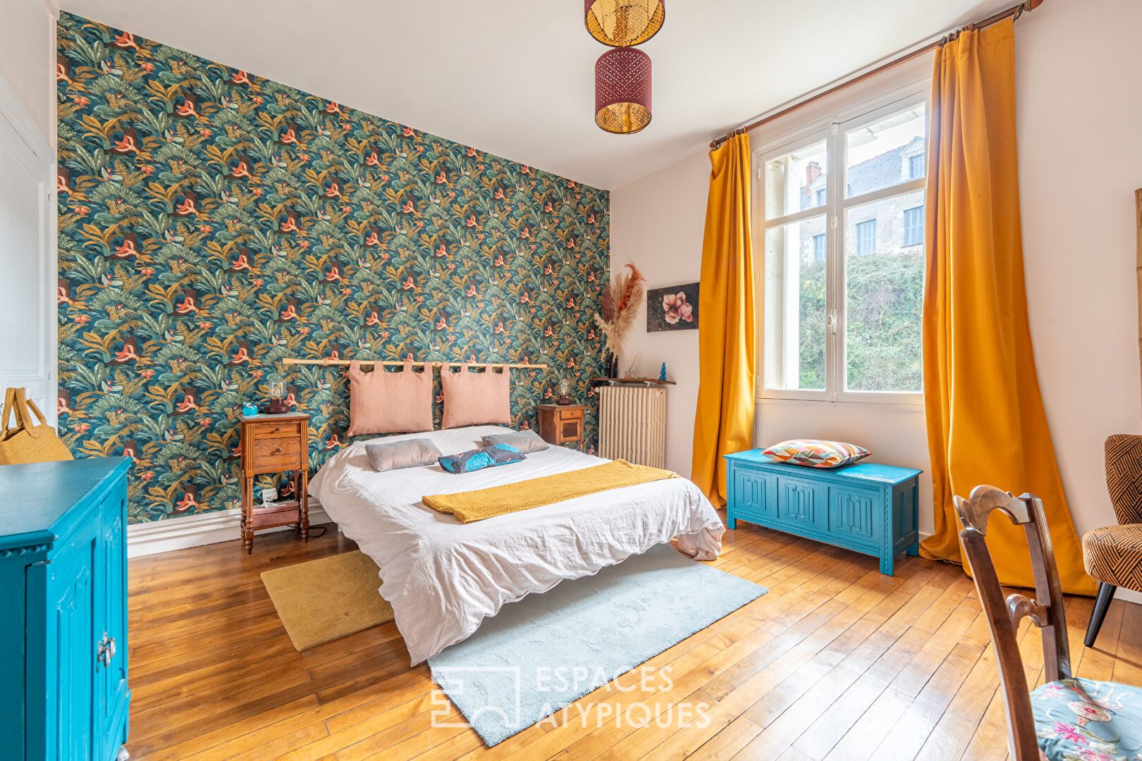 Renovated mansion with view of the Loire and outbuildings
