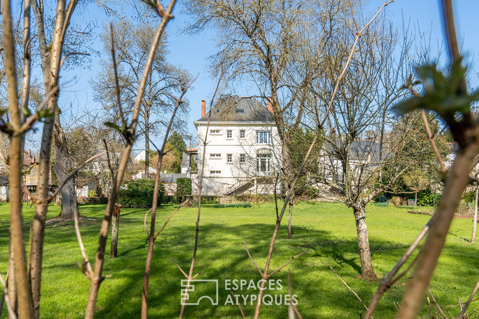 Mansion and its park in Veigné
