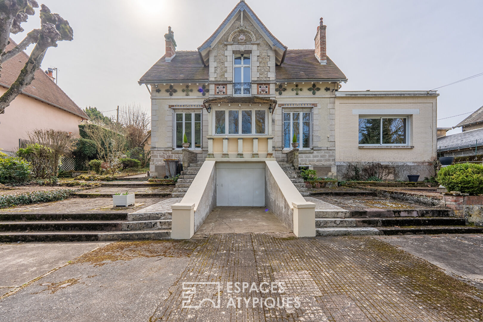 Belle maison des annees 20 avec jardin en centre ville d’Amboise