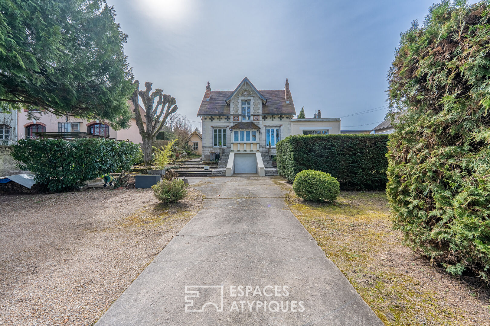 Belle maison des annees 20 avec jardin en centre ville d’Amboise