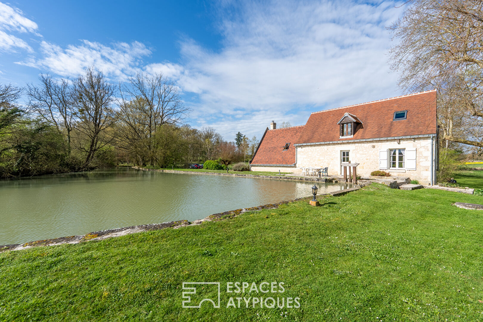 Ancien moulin réhabilité dans un ecrin de nature