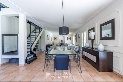 Élégante demeure familiale avec piscine et jardin paysager