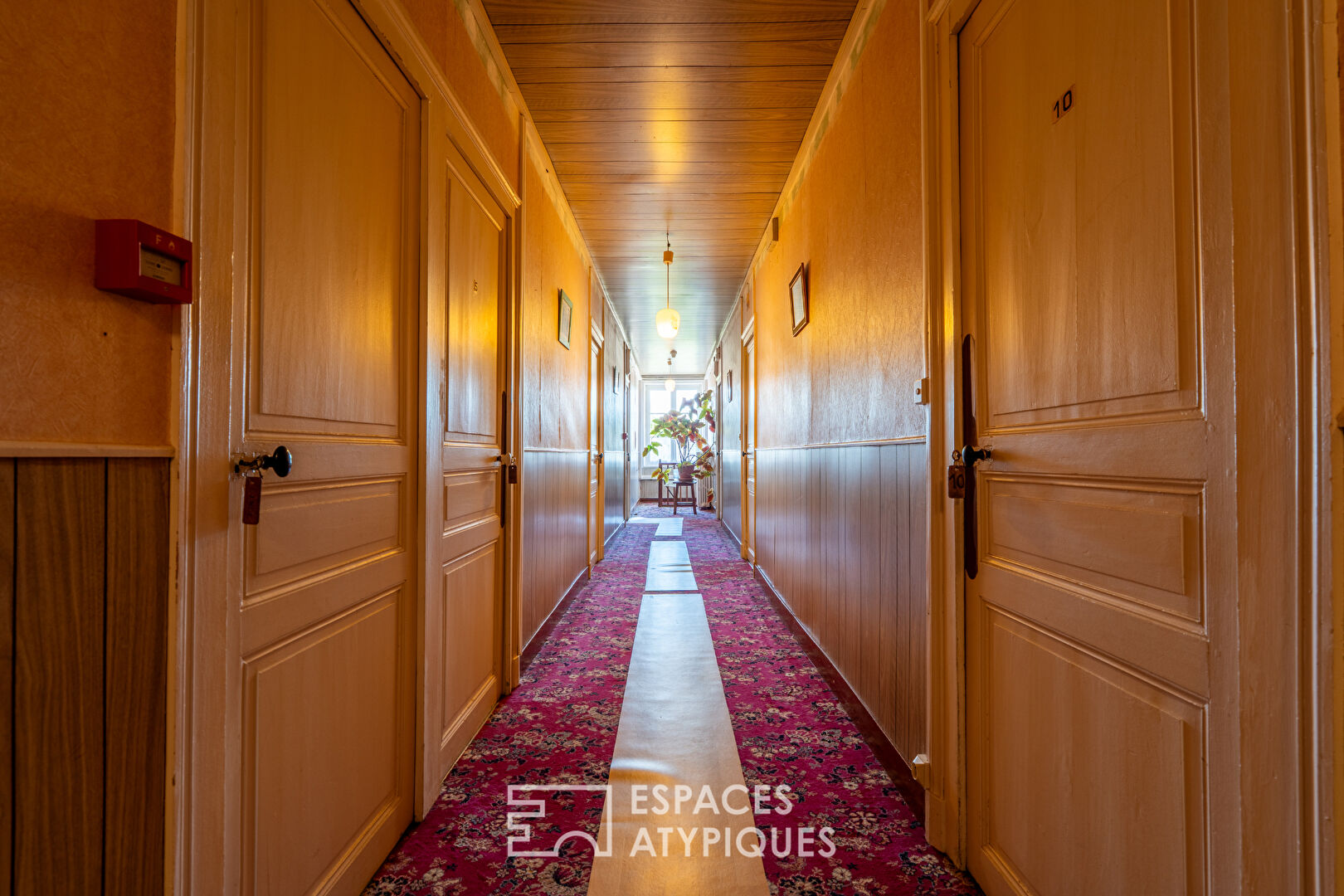Ancien hôtel à réinventer avec jardin et dépendances
