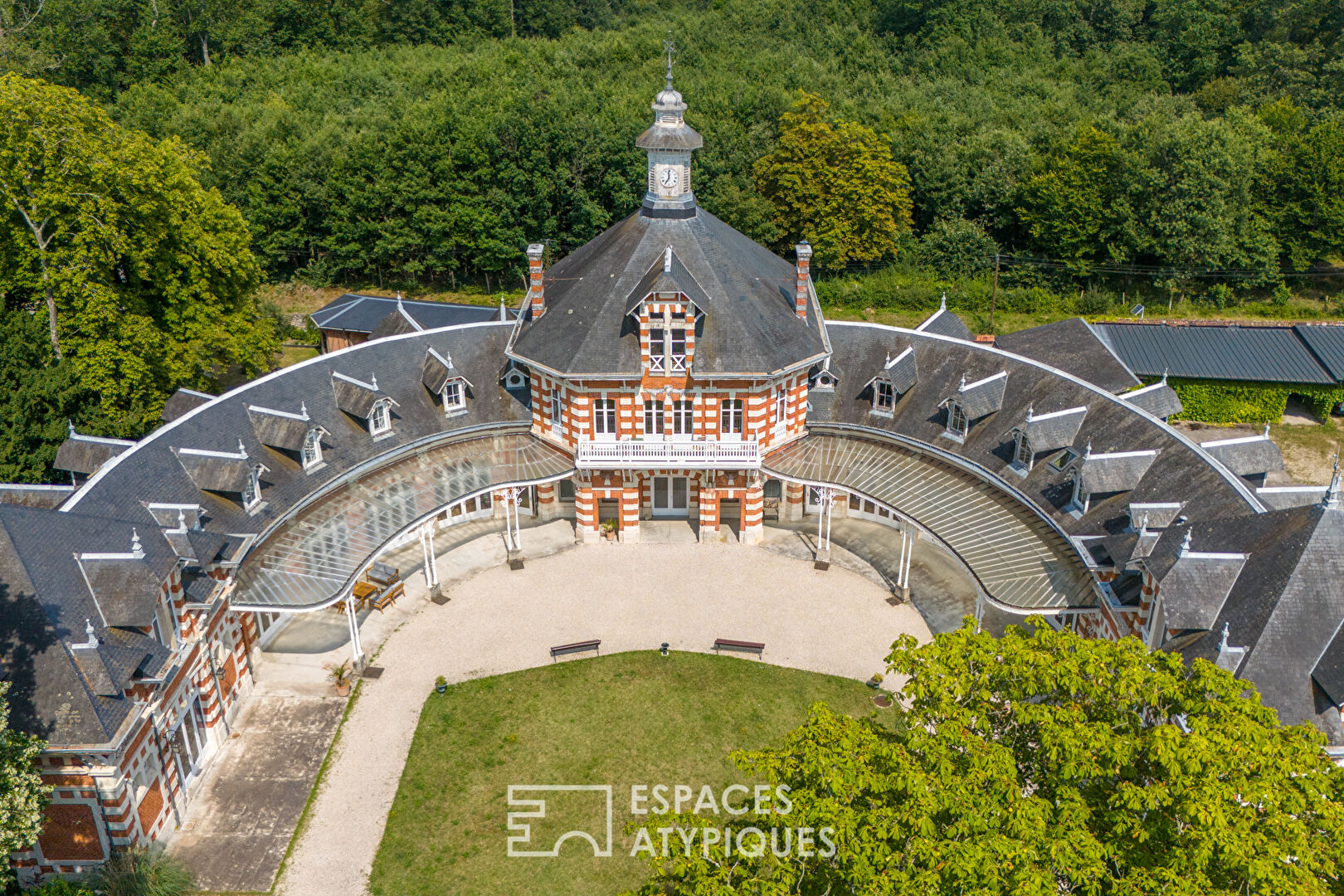 Anciennes écuries d’exception et son parc arboré