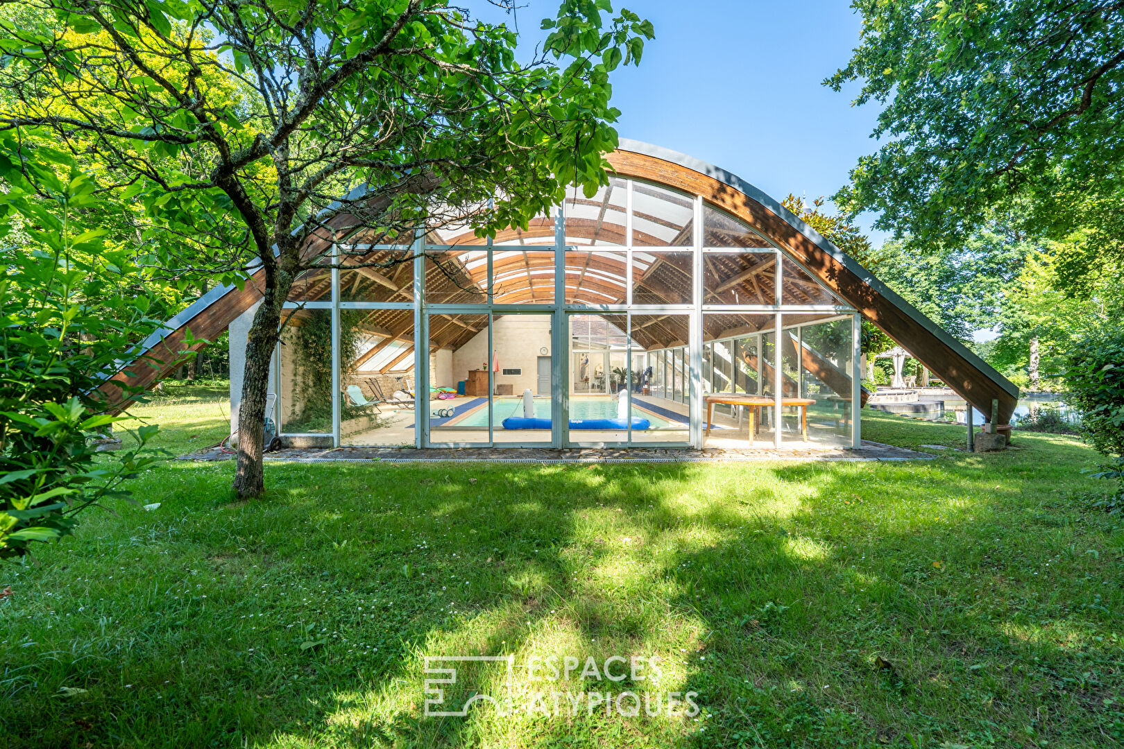 Fairytale property between woods and water