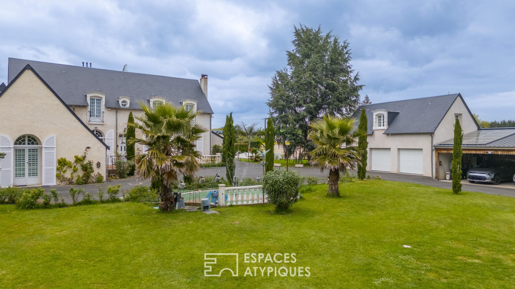 Demeure singulière avec chambres d&rsquo;hôtes et jardin paysagé à 15 minutes de Tours