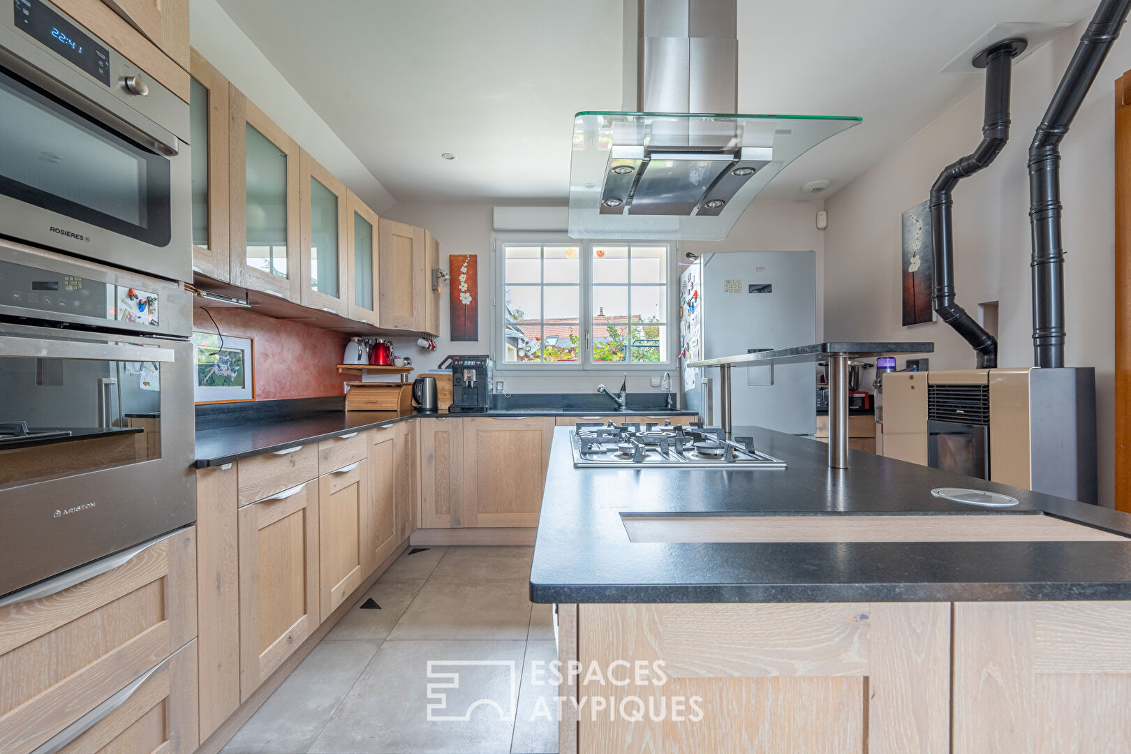 Demeure singulière avec chambres d&rsquo;hôtes et jardin paysagé à 15 minutes de Tours