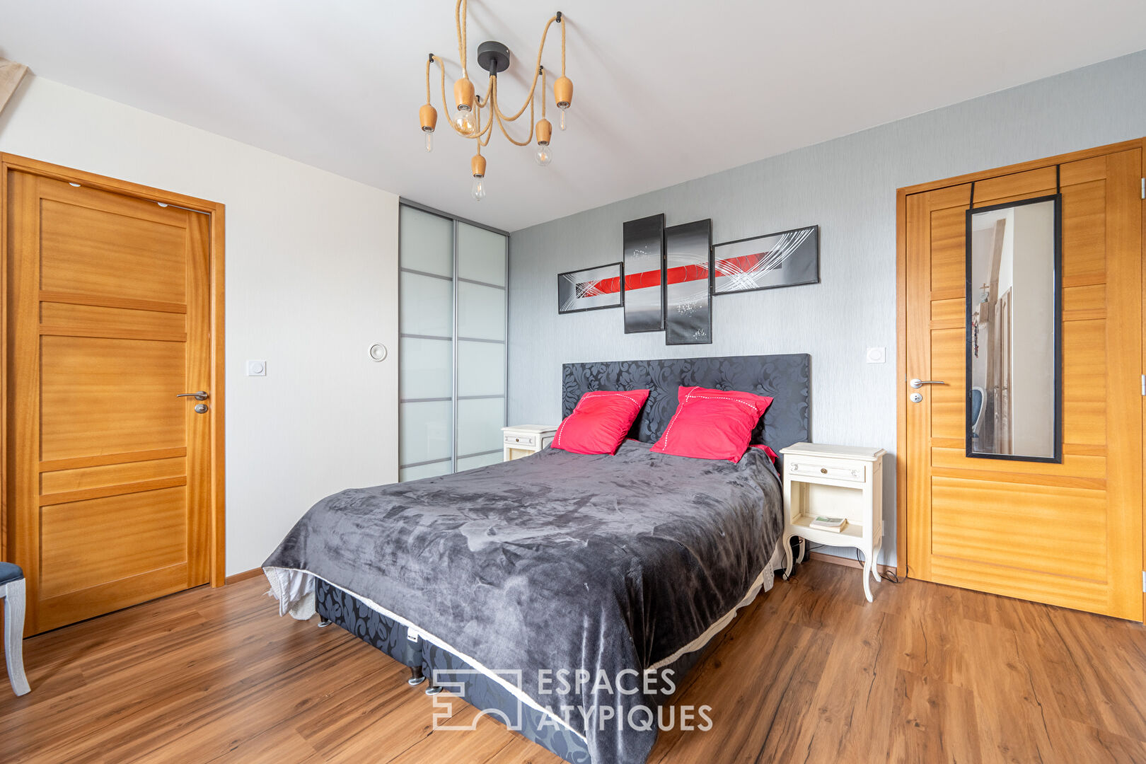 Demeure singulière avec chambres d&rsquo;hôtes et jardin paysagé à 15 minutes de Tours