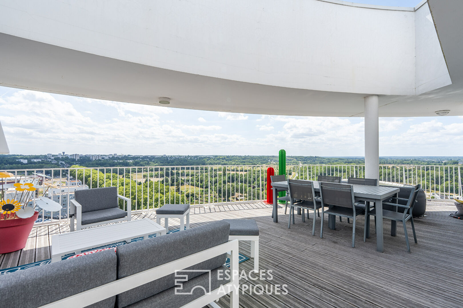 Apartment with panoramic view on the top floor