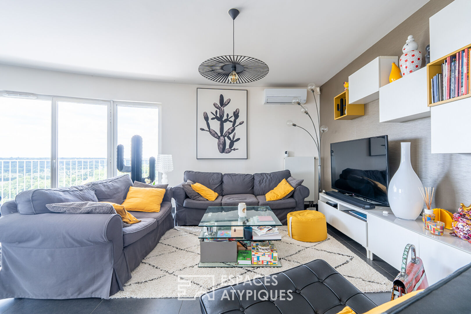 Apartment with panoramic view on the top floor