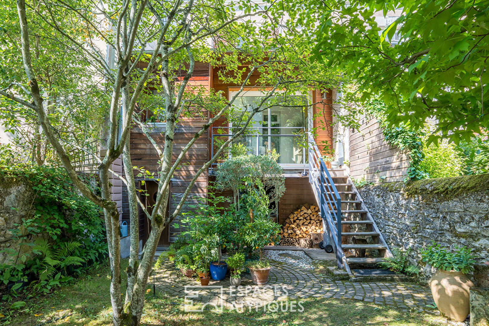 Particulier tourangeau avec jardin arboré dans un quartier recherché de Tours