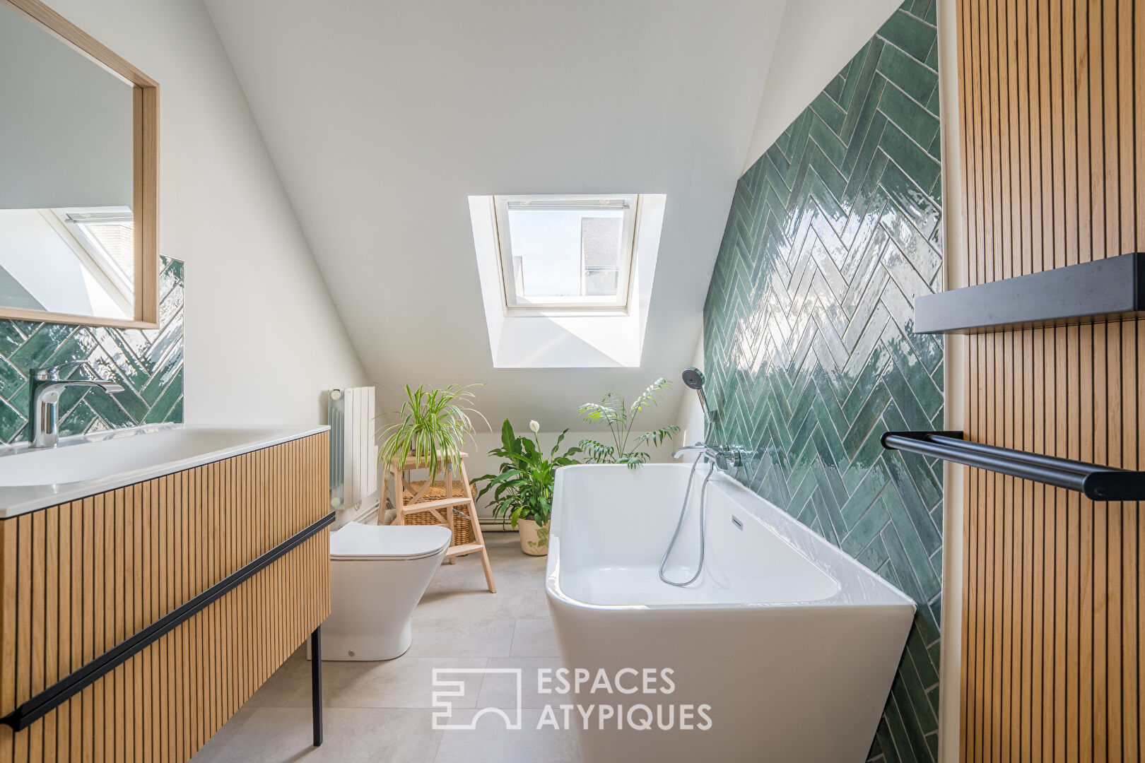 Particulier tourangeau avec jardin arboré dans un quartier recherché de Tours