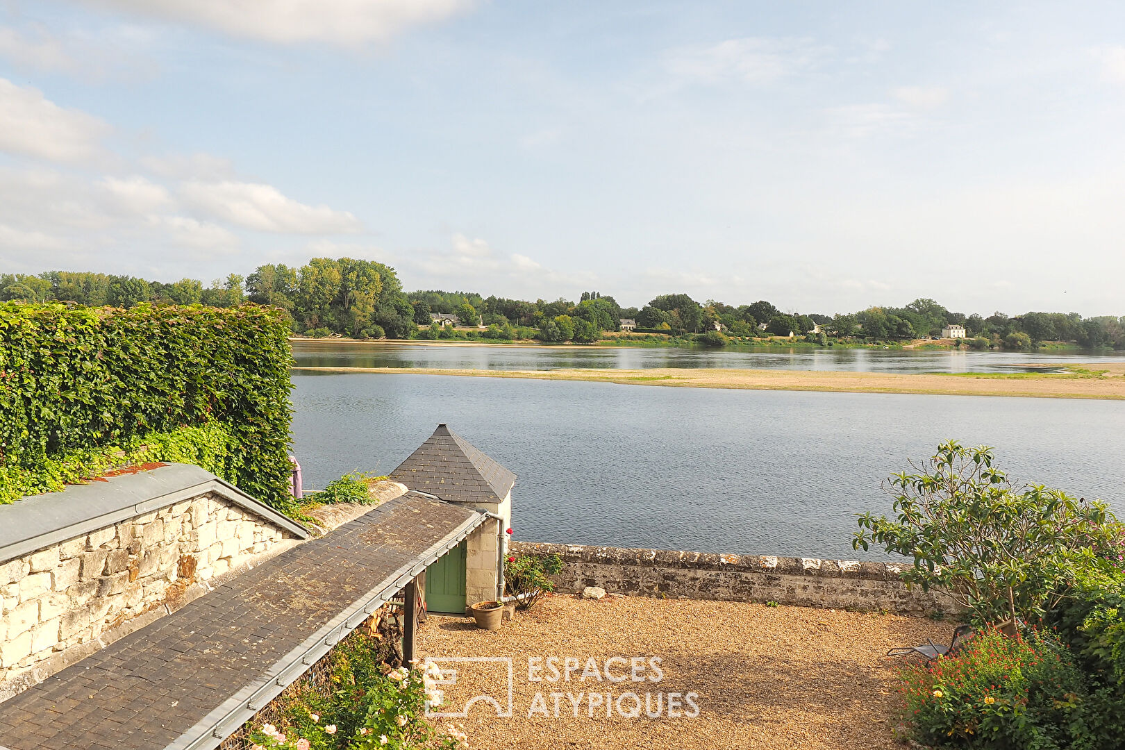 Maison ligérienne avec panorama sur la confluence de la Vienne et la Loire