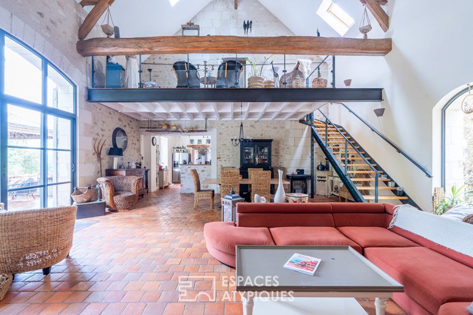 Ancienne grange rénovée avec piscine, caves et étang