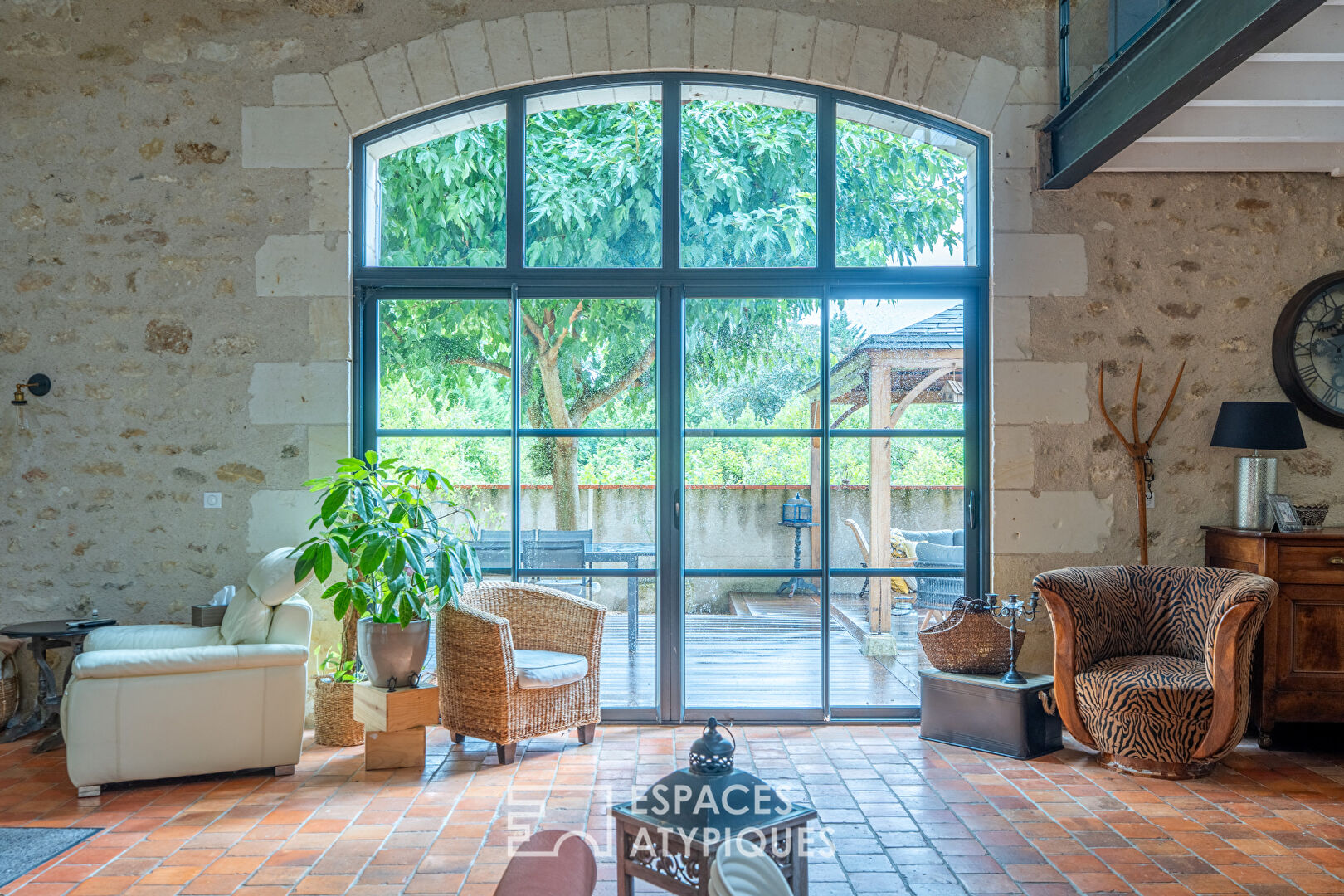 Ancienne grange rénovée avec piscine, caves et étang